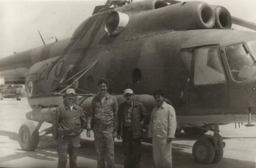 Soviet trainers in front of the 3rd squadron of the 393rd Training Air Regiment and the 380th Afghan Helicopter Squadron’s Mi-8T helicopters at Dehdadi airport in the early eighties.