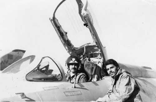 Libyan crew with their Su-22 (S-32M2K) Fitter reconnaissance bomber at Ghardabiya Sirte airbase. Libyan crew with their Su-22 (S-32M2K) Fitter reconnaissance bomber at Ghardabiya Sirte airbase.