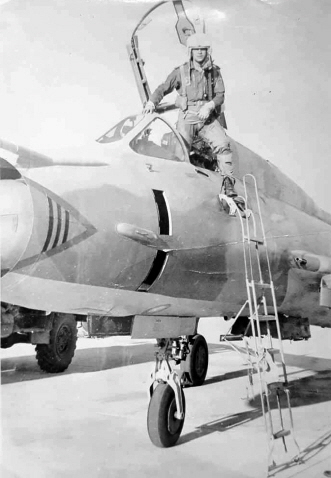 Libyan Su-22s at Ghardabiya (Sirte) Air Base. The photo on the right clearly shows the smaller window of the simpler Su-22M (S-52K) type Fon laser rangefinder in the nose cone. Photo: Mahmoud Salem Bin Salim