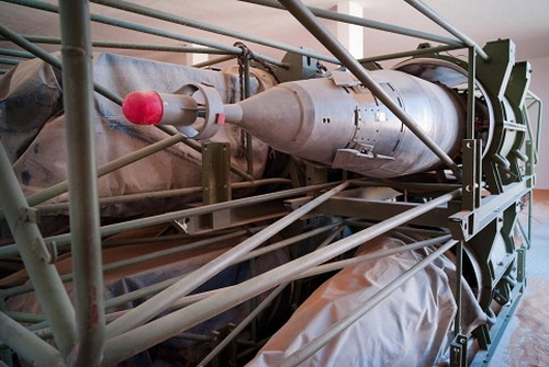 Libyan Su-24 weapons KAB-1500L laser-guided bombs  Photos: Philippe Desmazes