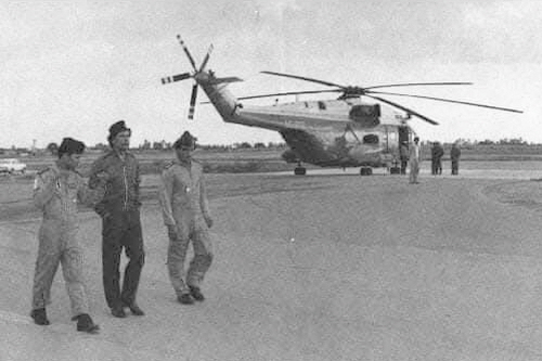 After the press conference at Mitiga airport in November 1981 in front of the 1345th Squadron SA 321GM Super Frelon SAR helicopter. Photo: Al-Tommy Center After the press conference at Mitiga airport in November 1981 in front of the 1345th Squadron SA 321GM Super Frelon SAR helicopter. Photo: Al-Tommy Center