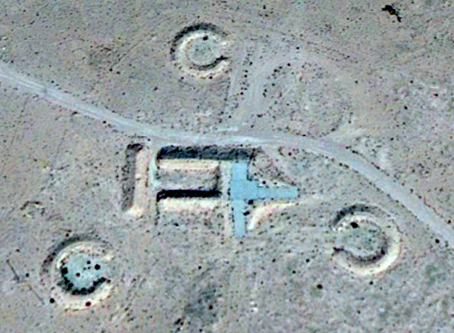 Typical SAM site around the Ghardabiya airbase and Sirte city. It is interesting that each of the five sites only contains three launch positions. This configuration was only used in the early S-125 Pechora Air Defence System. But this was not a typical design feature of the SA-75 Volhov system, for example. image: Maxtar