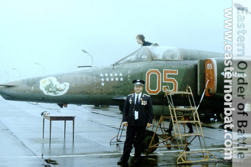 134th Fighter-Bomber Air Regiments in pilot front of his MiG-27D Flogger-J in Zhangitzobe in 1989. Photo: P. Kaputina