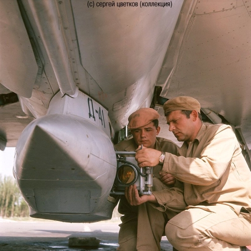 The D Reconnaissance pod under the MiG-21R Fishbed-H of the 381th independent Reconnaissance Air Regiment at Chimkent Photo: AiK magazin - Sergey Cvetkov