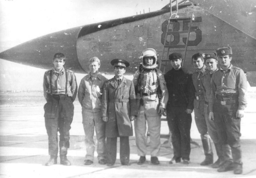 USSR Crew of the MiG-25P Foxbat-A at Nasosnaya airport close to Baku city in 1983