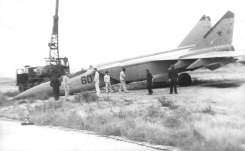 Rescue MiG-25P Foxbat-A after overrun at the Nasosnaya airport