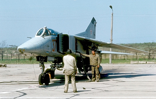 rey coloured Bulgarian Air Forces MiG-23BN fighter-bomber in Cheshnegirovo airport. Photo: Evgeni Andonov collection 