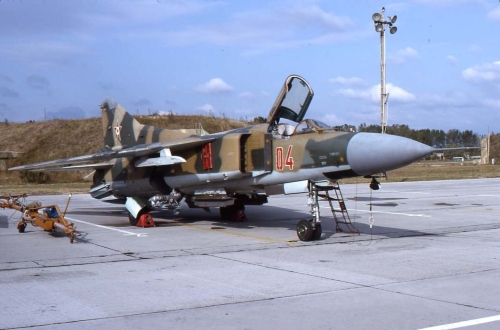 Hungarian MiG-23MF Flogger-B Camouflage at Ppa air base in 1990. Photo: Viroli Elio