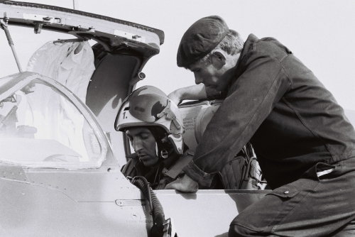 Hungarian pilots at Privolzhskiy, Astrakhan airport on the STRELBA-85 exercise in 1985