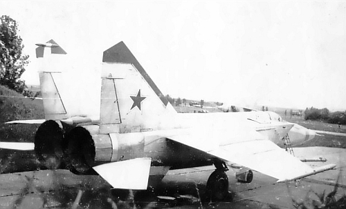 MiG-25 with FAB-500T bomb