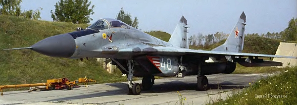 Soviet early MiG-29 9.12 Fulcrum-A version of the 92nd regiment without ASO-2W Chaff/Flare Dispenser Fairing in early nineties: Photo: Sergej Popsuevich