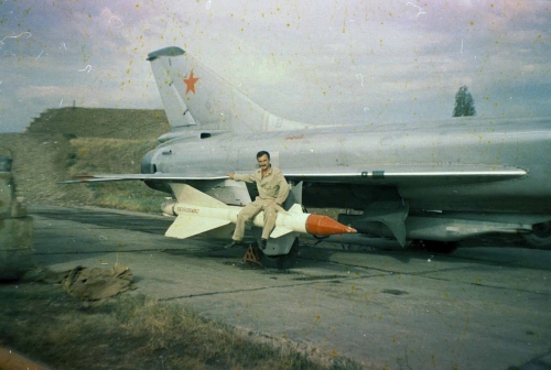 Soviet 166th Guard Fighter Air Regiment PVOs Su-15 Falgon-D armed with R-98 'AA-3 'Anab' was a medium-range air-to-air missile and a GP-9 twin-barreled 23 mm cannon pod under the fuselage